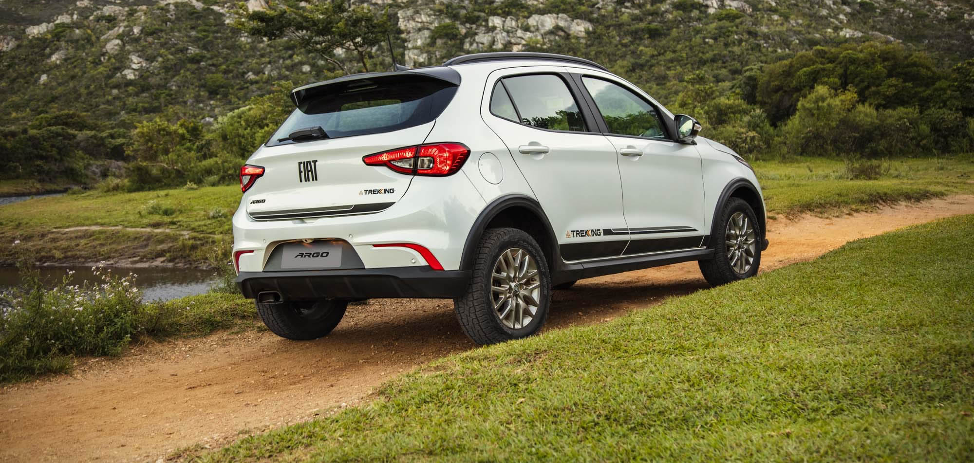 https://4560037.fs1.hubspotusercontent-na1.net/hubfs/4560037/FIAT/IM%C3%81GENES%20POST/Descubre%20el%20Fiat%20Argo%20Trekking,%20robustez%20y%20versatilidad/Fiat%20Ecuador%20-%20Fiat%20Argo%20Trekking.jpg